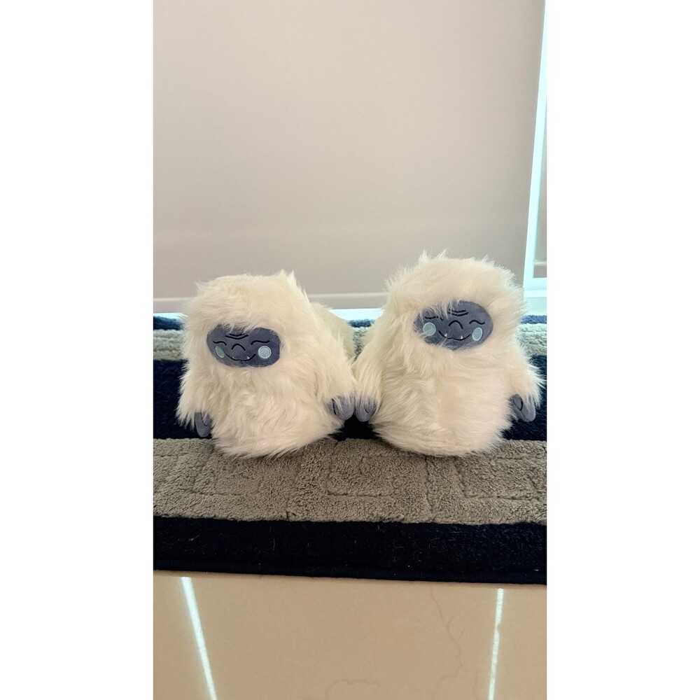 American Eagle Yeti Monster Slippers Womens Size S/M White Fuzzy Plush PJ